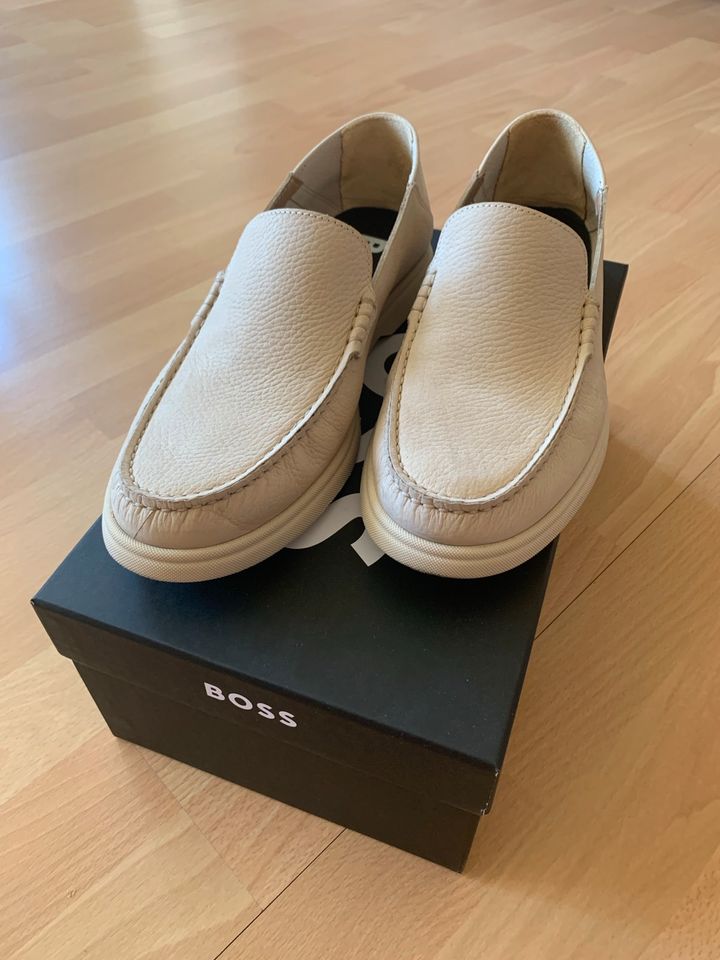 Hugo Boss Mokassins Slipper Nubukleder beige Gr. 43 neuwertig in Chemnitz