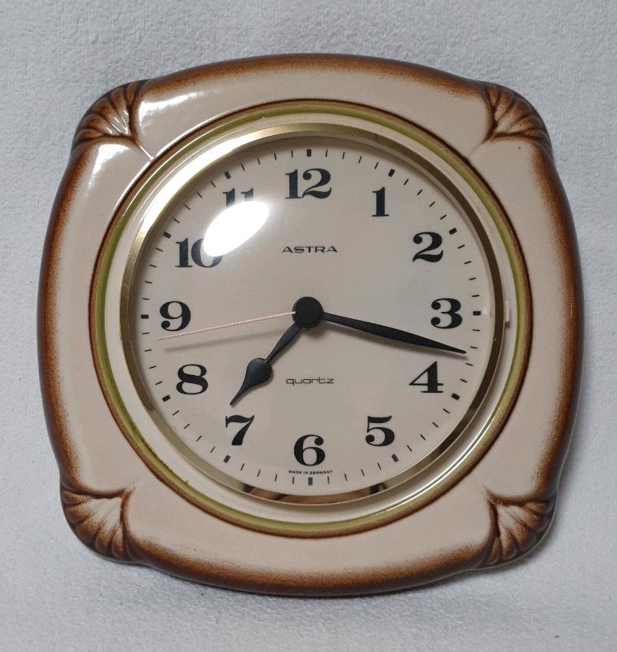 Vintage Küchenuhr Quartzuhr 70er beige braun in Essen