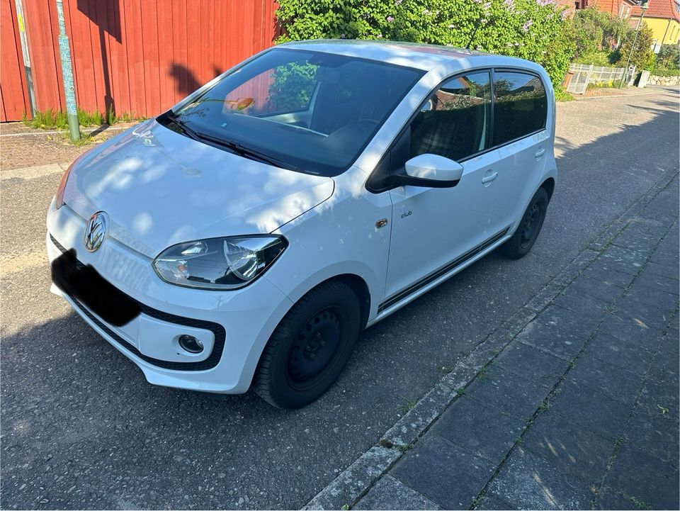 VW UP Club 75PS 4 Türen weiß in Rostock