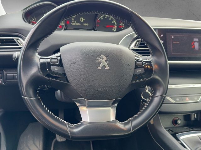 Peugeot 308 Active Bluetooth Navi Klima Einparkhilfe in Rosenheim