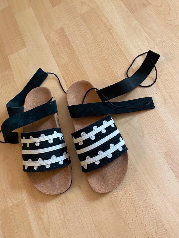Adiletten Sandalen zum schnuren Kork 42 Adidas Limited Edition in Leipzig Connewitz kleinanzeigen