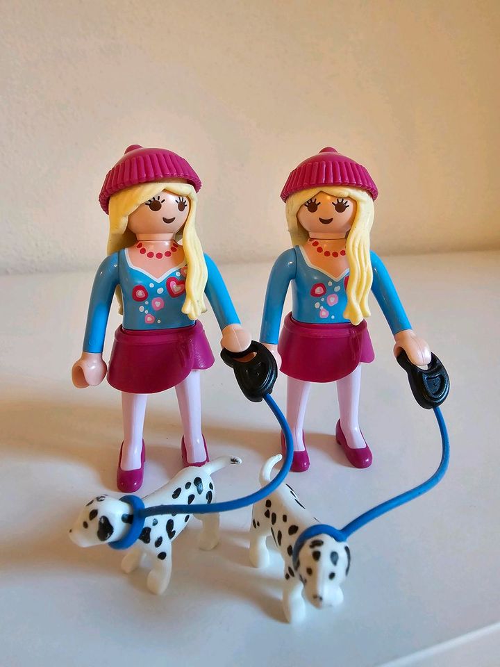 Playmobil Mädchen mit Hund Gassi gehen in Antrifttal