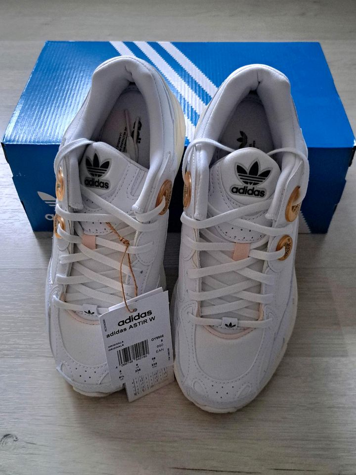 Adidas Damen Sneaker Neu OVP, Größe 38 in Neukirchen-Adorf