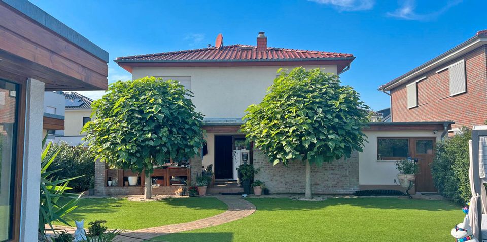 Villa in Berlin-Karlshorst mit unverbauter Aussicht in Wald- und Wiesenlage in Berlin