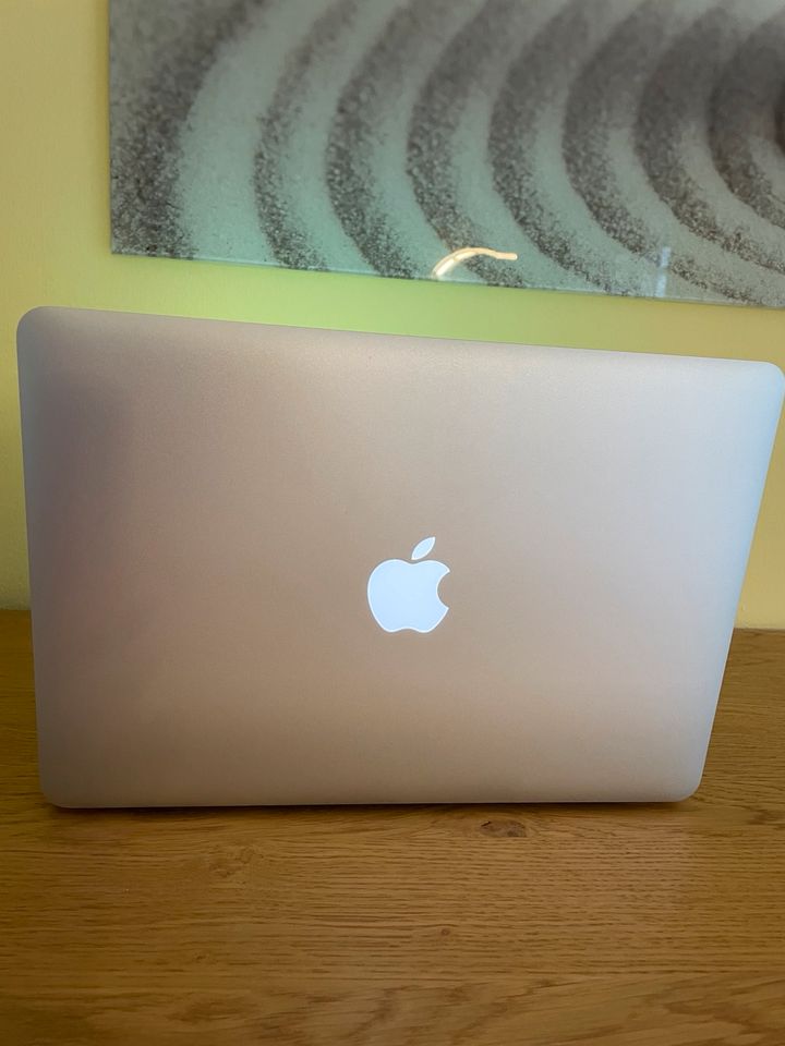 Apple MacBook Air Notebook mit 13" Anfang 2014 in Eisenberg 