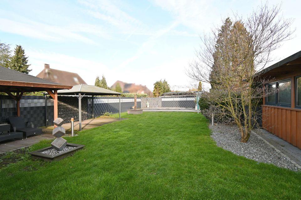 Wohnen im schönen Werries:  Modernisiertes Reihenendhaus mit großem Grundstück,  Pool und Garage in Hamm