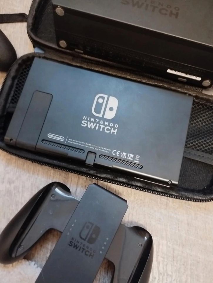 Nintendo Switch mit Zubehör in Bad Belzig