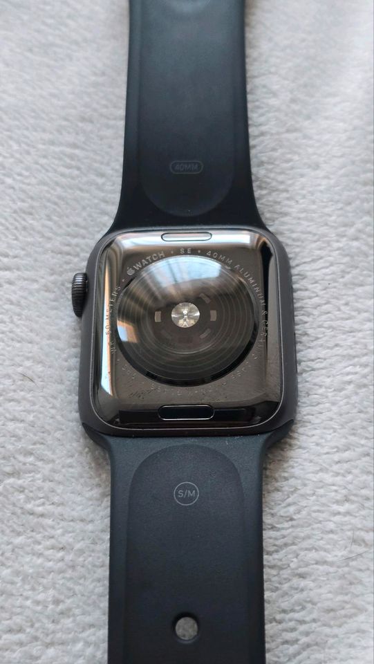 Apple Watch SE 40mm in Bitterfeld