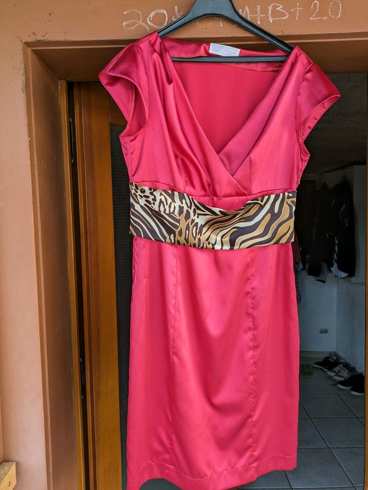 Elegantes Abendkleid rötlich glänzend Siodme Niebo pl Größe 38, s in Hohberg