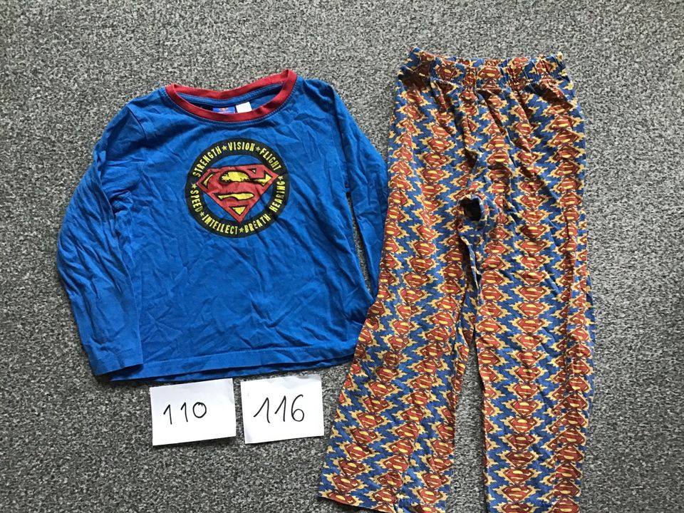 Superman langer Schlafanzug Pyjama Junge 110/116 in Holzminden