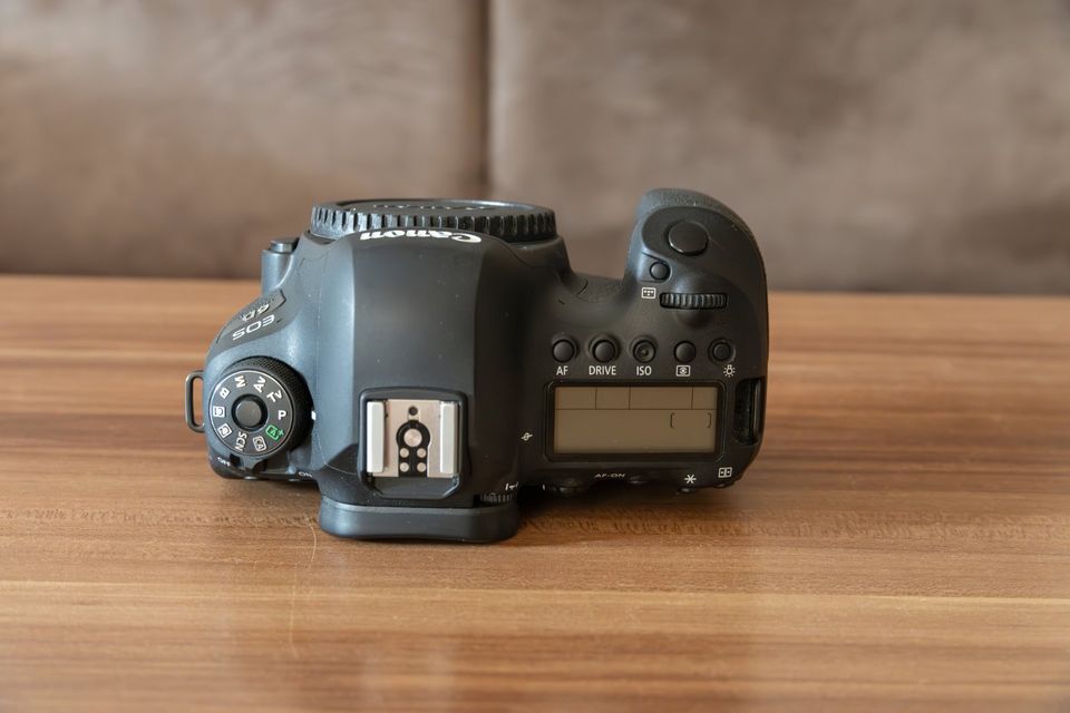 Canon EOS 6D Mark II, neuwertig, nur 18.000 Auslösungen in Karlsruhe