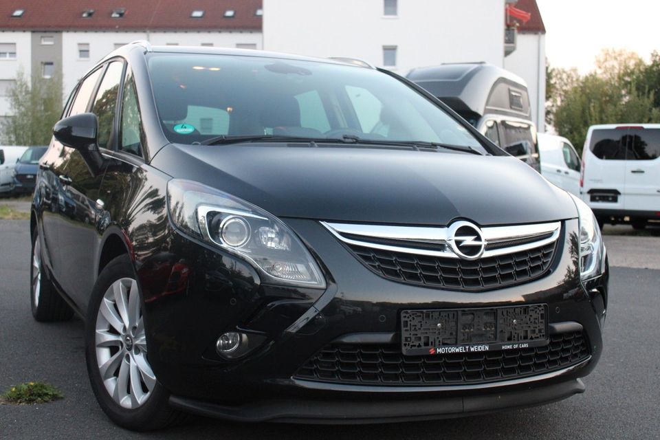 Opel Zafira C Tourer Active,Navi,Xenon,8fach bereift, in Windischeschenbach