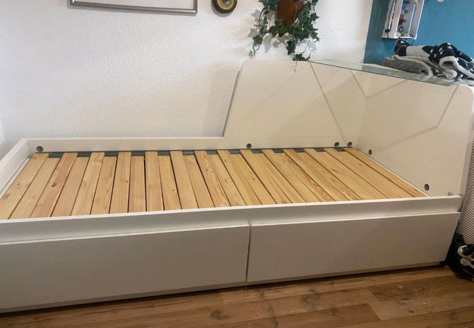 IKEA Bett FLEKKE 80x200cm Tagesbett Gästebett zum ausziehen in Bremen