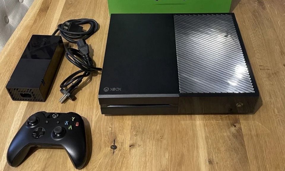 Xbox One Konsole + 1 Wireless Controller + 3Spiele in Osnabrück