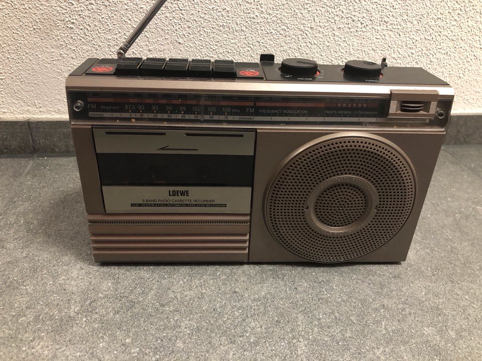 Loewe Radio RM200 80er Jahre tragbarer Radio-/ Kassettenrecorder in  Baden-Württemberg - Dautmergen | Radio & Receiver gebraucht kaufen | eBay  Kleinanzeigen ist jetzt Kleinanzeigen