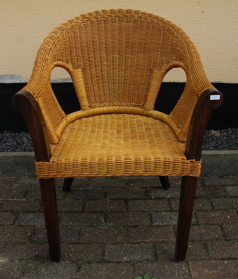 4 vintage Korbsessel  | Sessel aus dunklem Holz und Geflecht in Oeversee