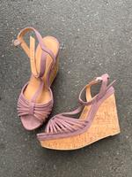 Pumps mit Keilabsatz Flieder, Gr. 38 wie Neu Hessen - Langen (Hessen) Vorschau
