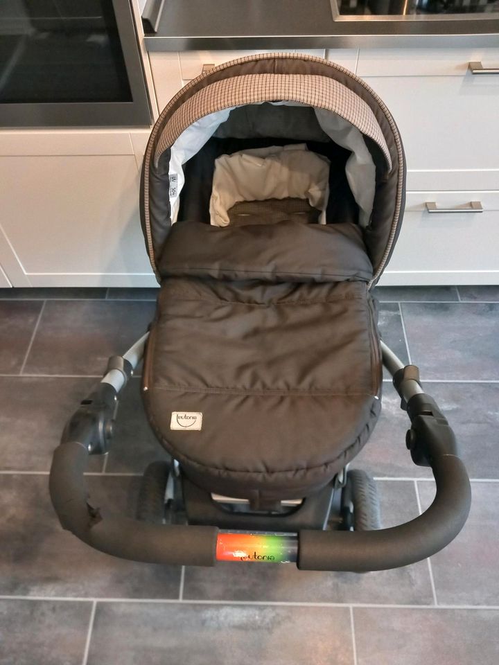 Kinderwagen Cosmo 09 inklusive Babywanne in Dortmund