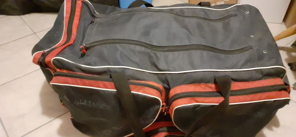 Eishockeytasche incl. 2 Hosen in Haag a.d.Amper