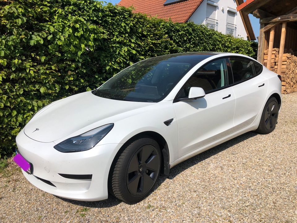 Tesla Model 3 RWD | 9.500 km| 11/2022 | wie neu in München