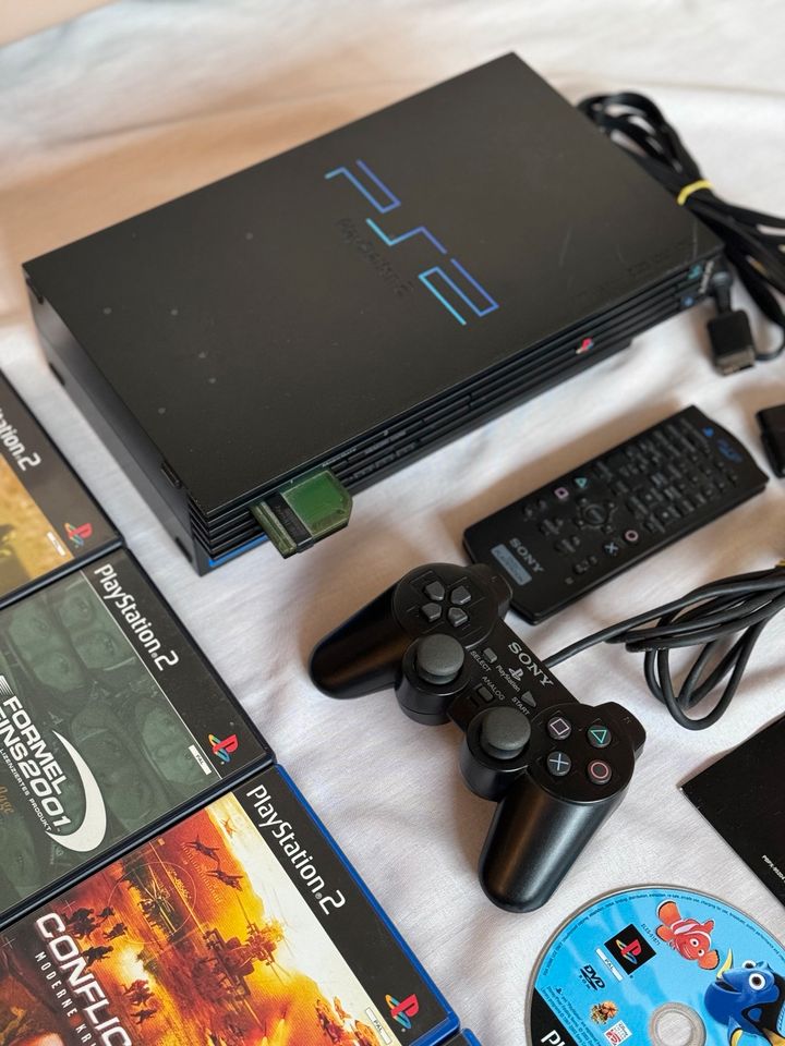 PlayStation 2 + 5 Spiele + Controller PS2 in Hamburg