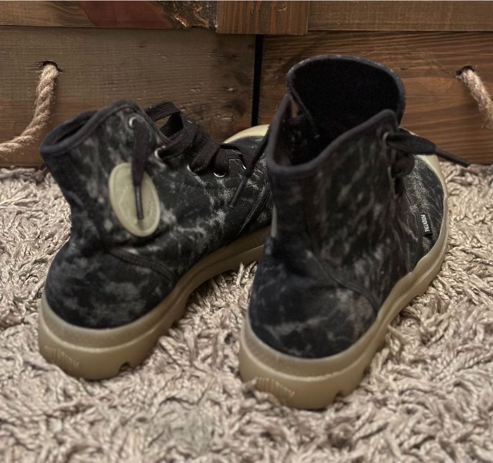 Palladium Pampa Hi Atmos Gr. 40 Boots  Glow in the Dark in Gera