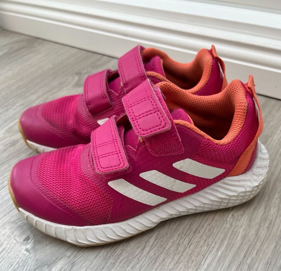 Adidas Sportschuhe Hallenschuhe Größe 31 in Flensburg