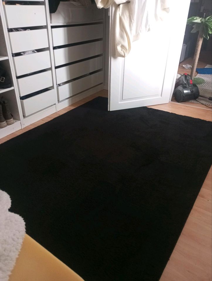 1,20x1,60m Teppich schwarz und flauschig in Lörrach