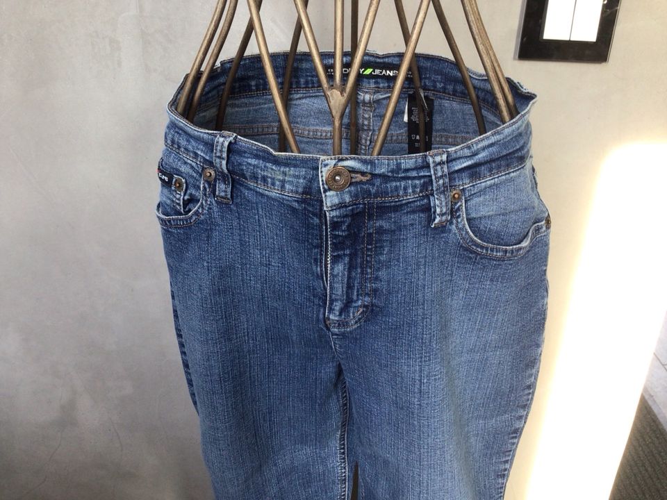 *** DKNY Jeans 2L 27 int. Hose Stretch *** in Bielefeld