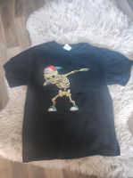 T-Shirt für Jungen mit Druck Skelett Gr.140 Nordrhein-Westfalen - Langenfeld Vorschau