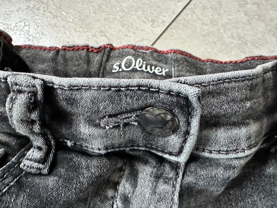 S.Oliver Jeans in grau Größe 134 in Waldmohr