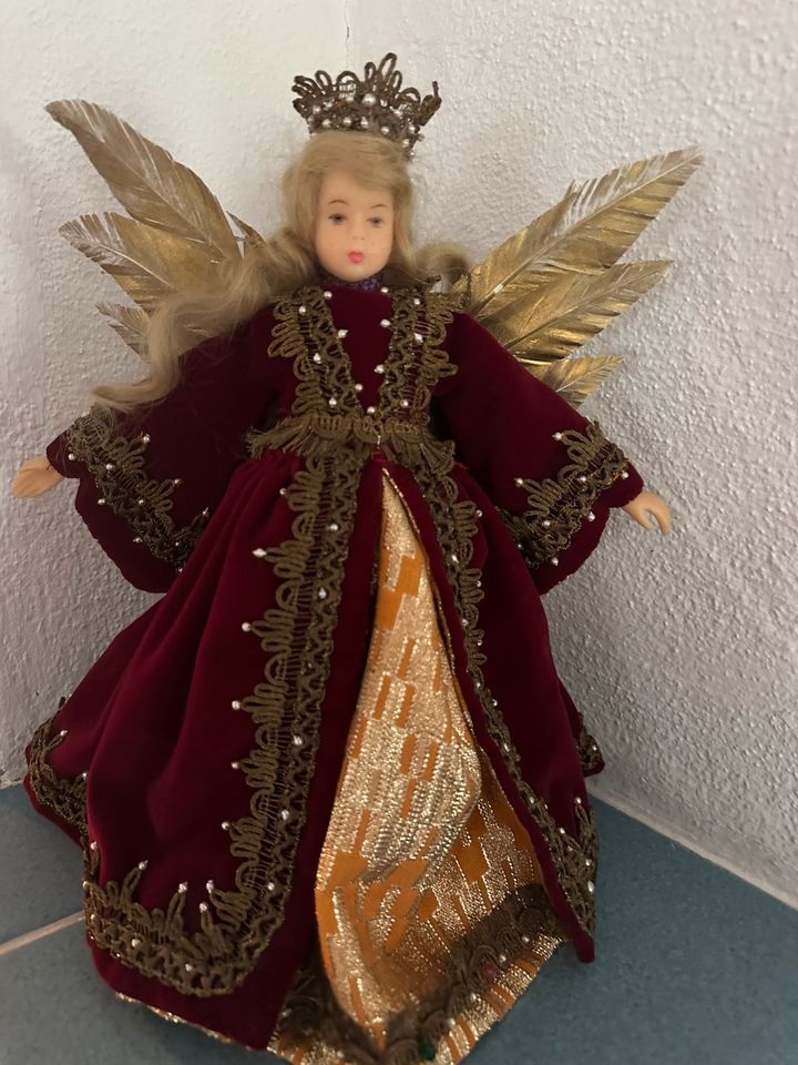 Alter Engel ,Samtkleid , Wachsgesicht in Ottobrunn