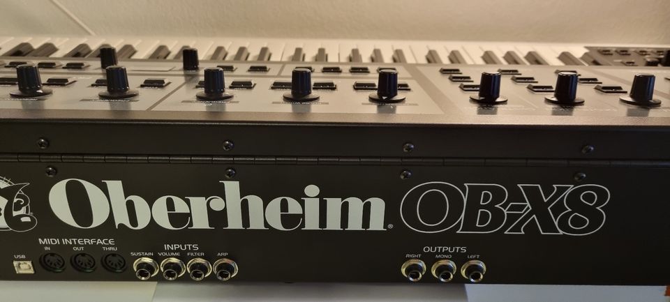 OBERHEIM OB-X8 Analog Synthesizer WIE NEU in Starnberg