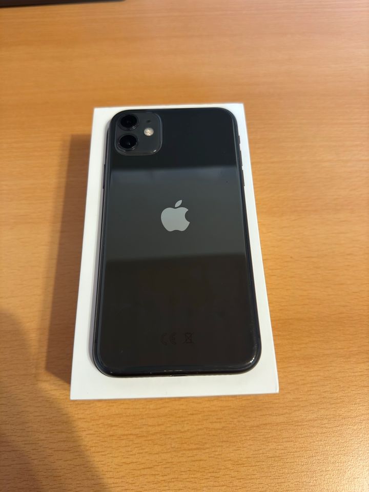 Apple iPhone 11 64 GB Black mit OVP, Hülle und EarPods in Wustrow (Wendland)