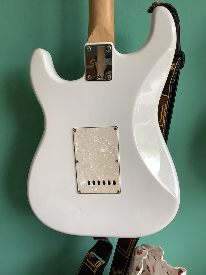Fender Squier Stratocaster - Weiß in Erftstadt