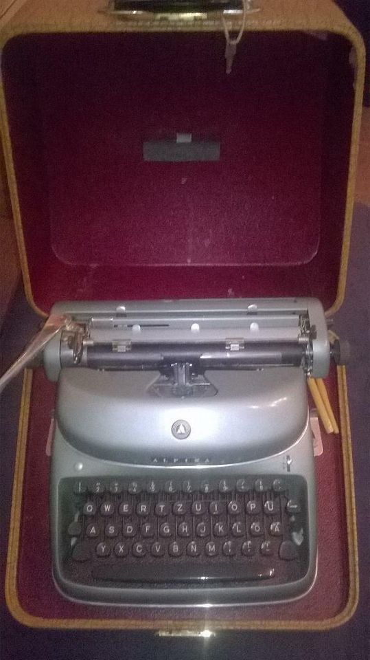 Schreibmaschine mechanisch von Alpina in Münsingen