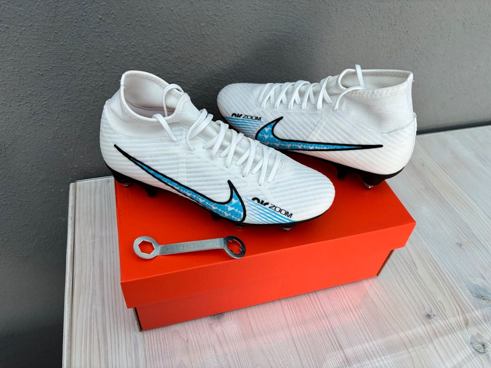 Nike Mercurial Fußballschuhe Eisenstollen Gr.37,5 NEU in Rheda-Wiedenbrück