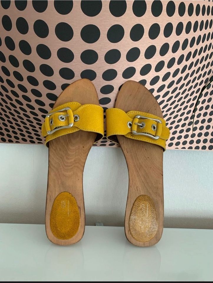 Marco Tozzi Sandale Schuhe 41 Holzclogs senfgelb in Heppenheim (Bergstraße)