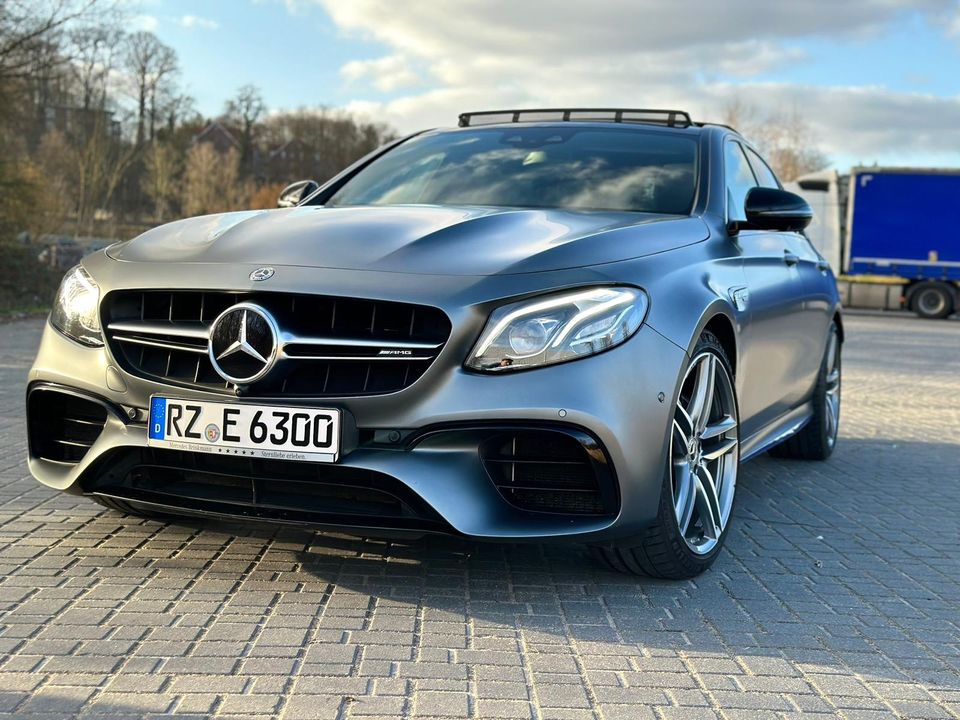 E63 AMG ab 18 mieten Autovermietung Mietwagen Sportwagen in Hamburg