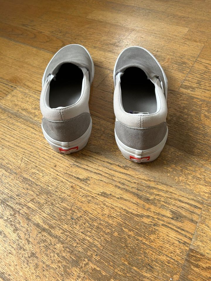 Vans Slip on grau Wildleder 40.5 in Düsseldorf