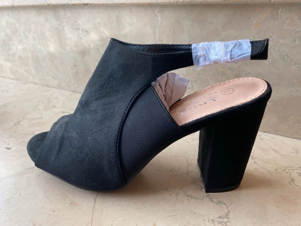 Small Swan Peeptoes Pumps 39 schwarz Wildleder Blockabsatz in Ochsenhausen