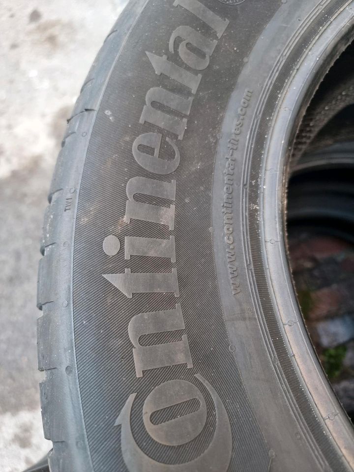 4x Neuwertig Sommerreifen 215/65R17 99V 8mm in Detmold