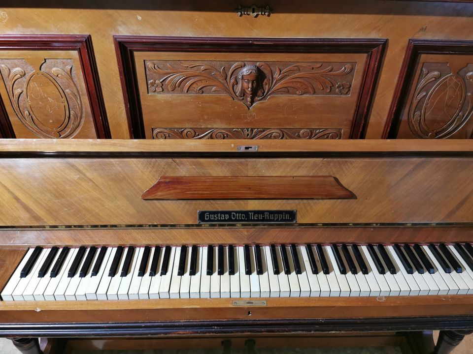 Altes Klavier zu verschenken in Bühl