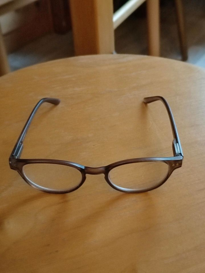 Brille gefunden, in Mölln, Robert Koch Straße in Mölln