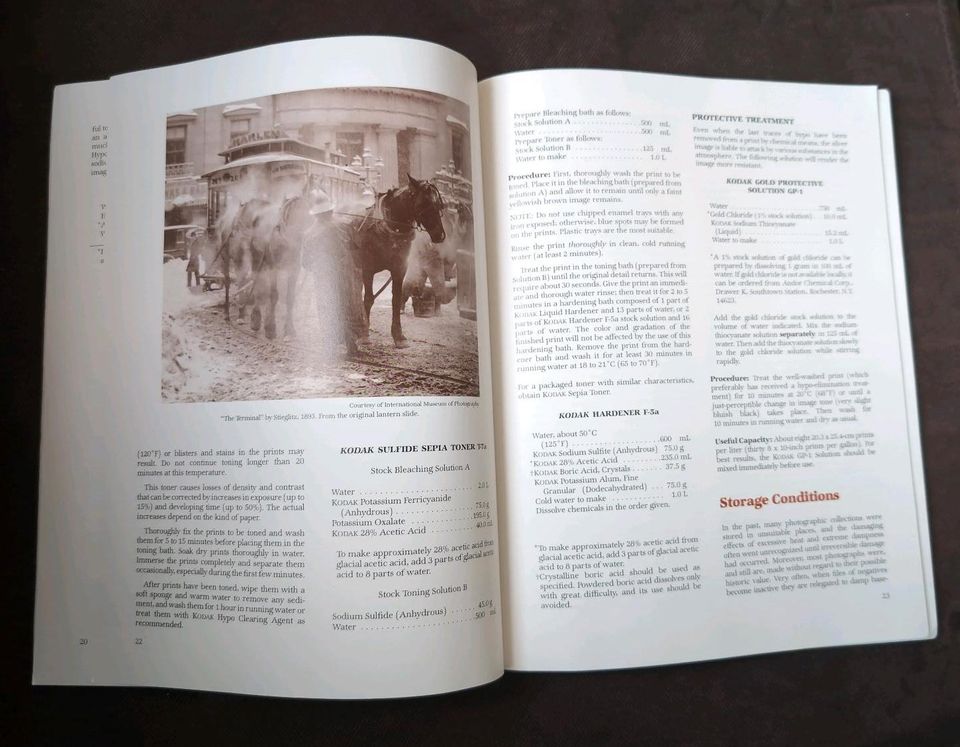 Kodak F-30 Preservation of Photographs - Zeitschrift USA 1979 in Hamburg