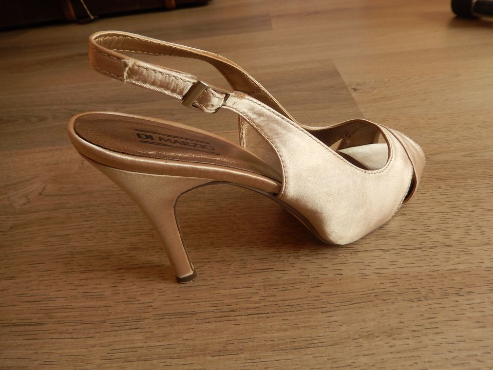 Pumps/ High Heels Gr. 39, beige/ sand/ creme/ haut/ gold/ nude in Brühl