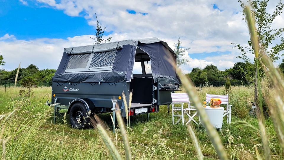 Vermietung Faltcaravan Zeltanhänger Mini Wohnwagen - Klappcamper mieten Kofferanhänger mit Dachzelt in Syke