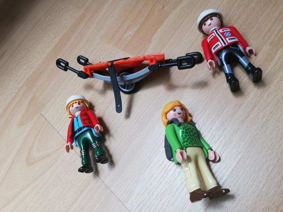 Playmobil 6685 Krankenwagen m. Licht und Sound + Bergretter in Wunsiedel