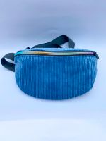 Bauchtasche Crossbody Bag Cord Blau Regenbogen handgemacht unikat Nordrhein-Westfalen - Sundern (Sauerland) Vorschau