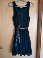 Plissee Kleid schwarz elegant Nordrhein-Westfalen - Delbrück Vorschau